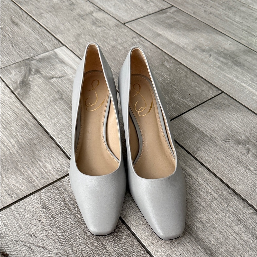 Classic Women's Light Gray Leather Pumps
